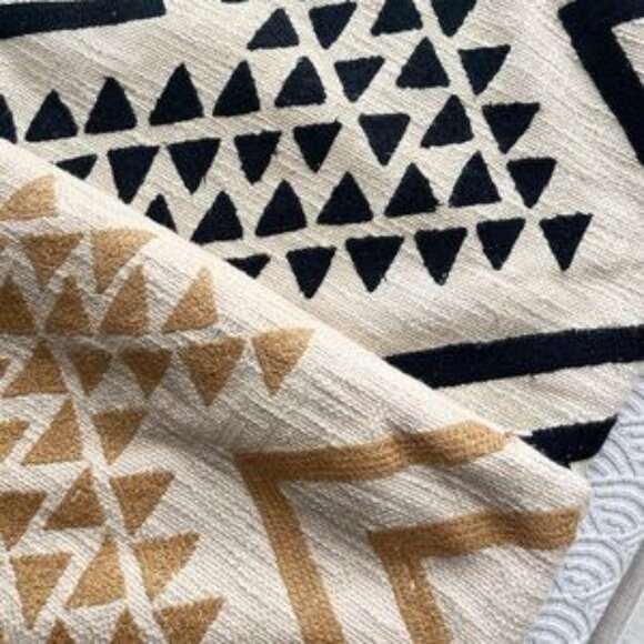 💛🖤 UO Throw Pillow Cover - Picture 4 of 5